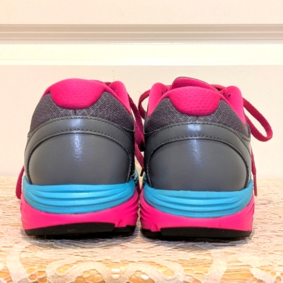 EUC Nike 8.5 Women's Dual Fusion Run Grey and Neon Sneakers - Picture 3 of 12
